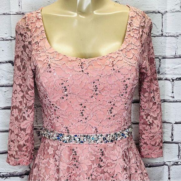La Scala pink lace dress with a rhinestone waist size medium - Picture 2 of 7